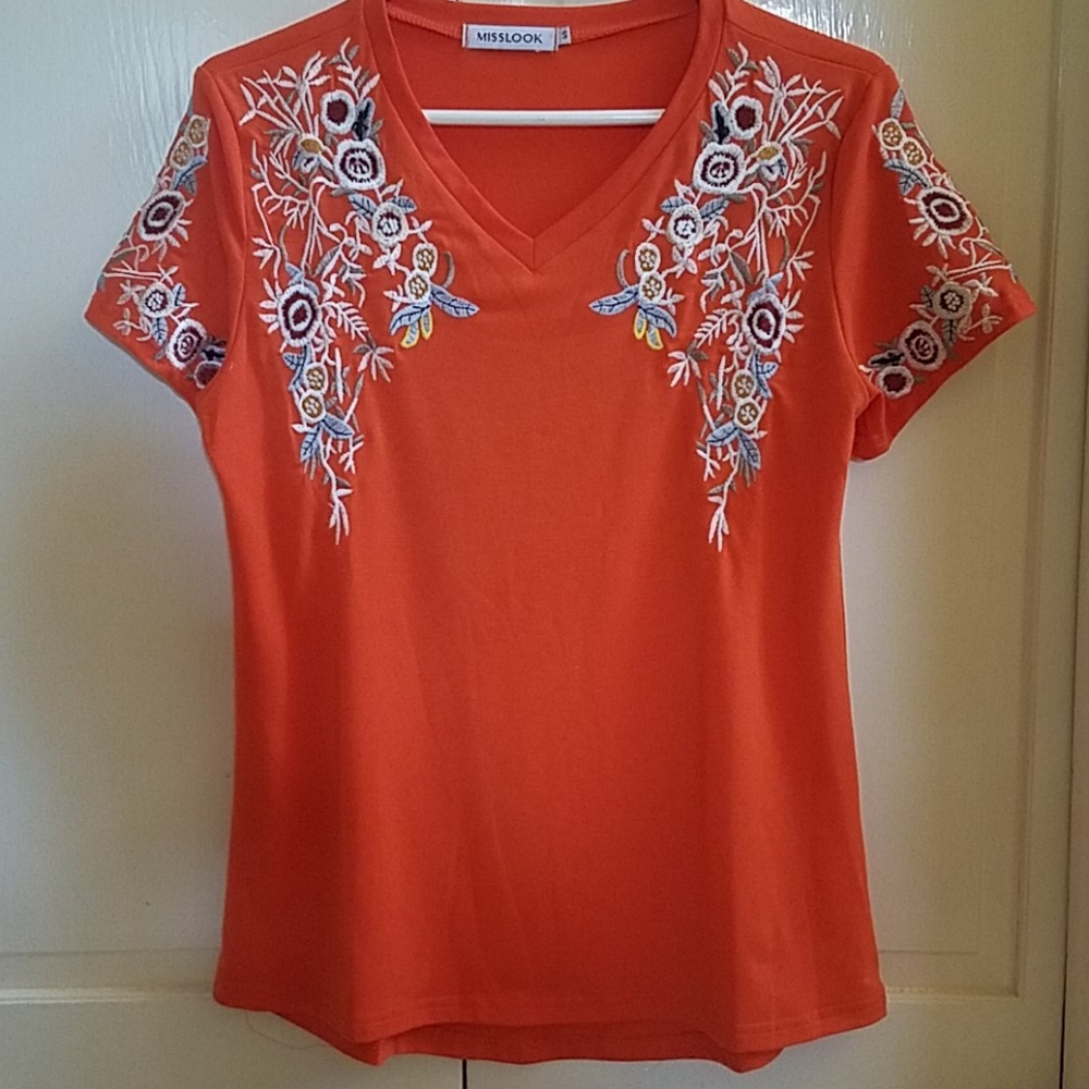MISSLOOK embroidered tee shirt NWOT
